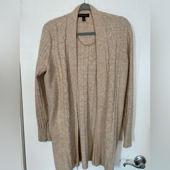 Tan beige Banana Republic cable knit cardigan. - Picture 1 of 3